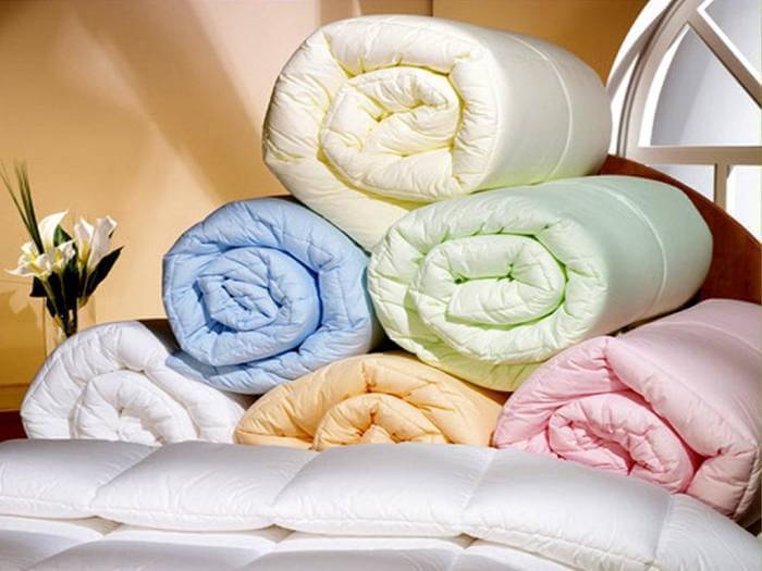 Как правильно стирать одеяла из различных материалов