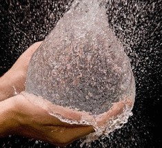 8 трюков с водой, которые с легкостью можно повторить дома(видео)