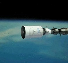 РКК «Энергия» отправит к Луне туристов года через четыре