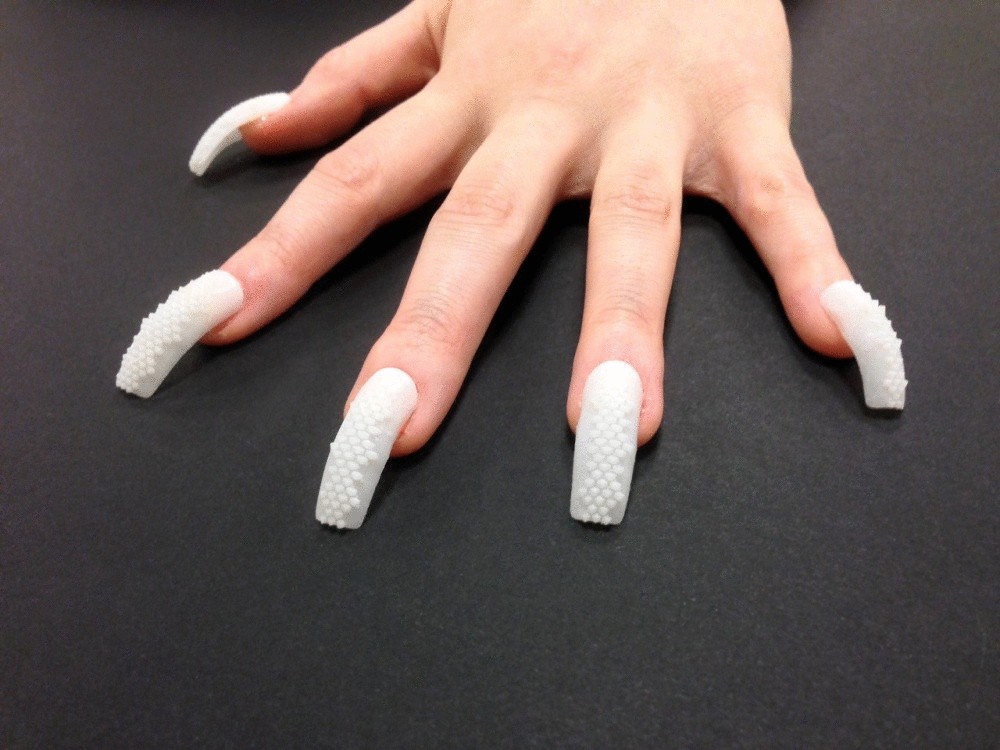 Американские дизайнеры на 3D-принтере напечатали накладные ногти