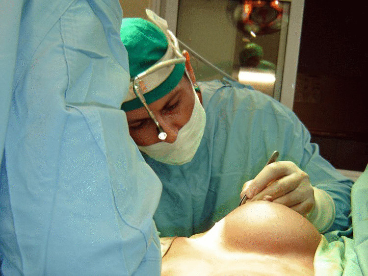 Ученые —грудные имплантаты с текстурированной оболочкой вызывают рак