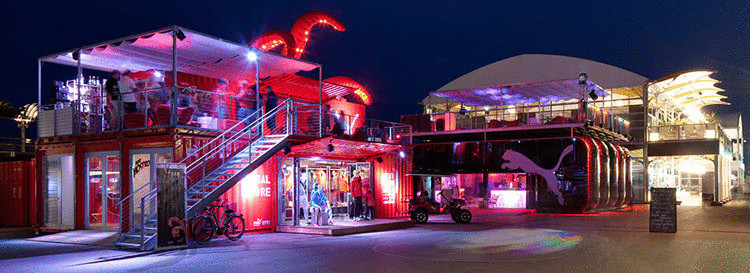 AirClad создал невероятный надувной бар на  лодке Antwerp’s Badboot