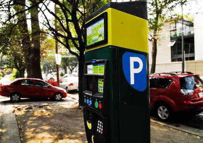 Паркоматы  Мадрида будут выявлять опасные авто