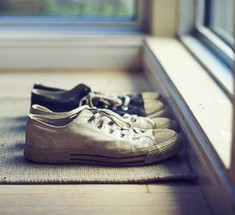 Почему запрещено заходить в дом в обуви