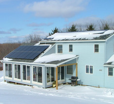 Солнечная электростанция отлично работает и в условиях зимних снегопадов