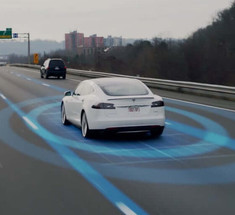 Автопилот Tesla научился определять смену полосы соседними автомобилями