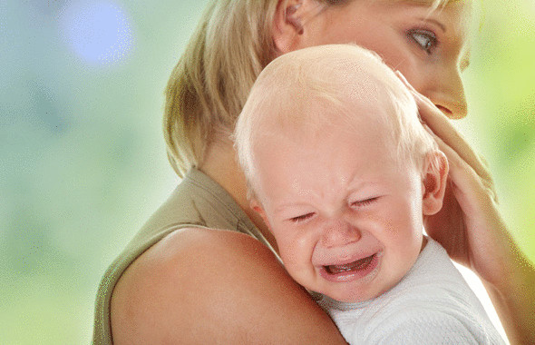 Как утешить плачущего ребенка?