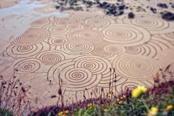 Рисунки на песке от британского художника Тони