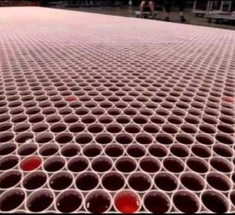 66 000 стаканчиков с водой на полу. Вы потеряете дар речи, когда увидите, что получилось в итоге!