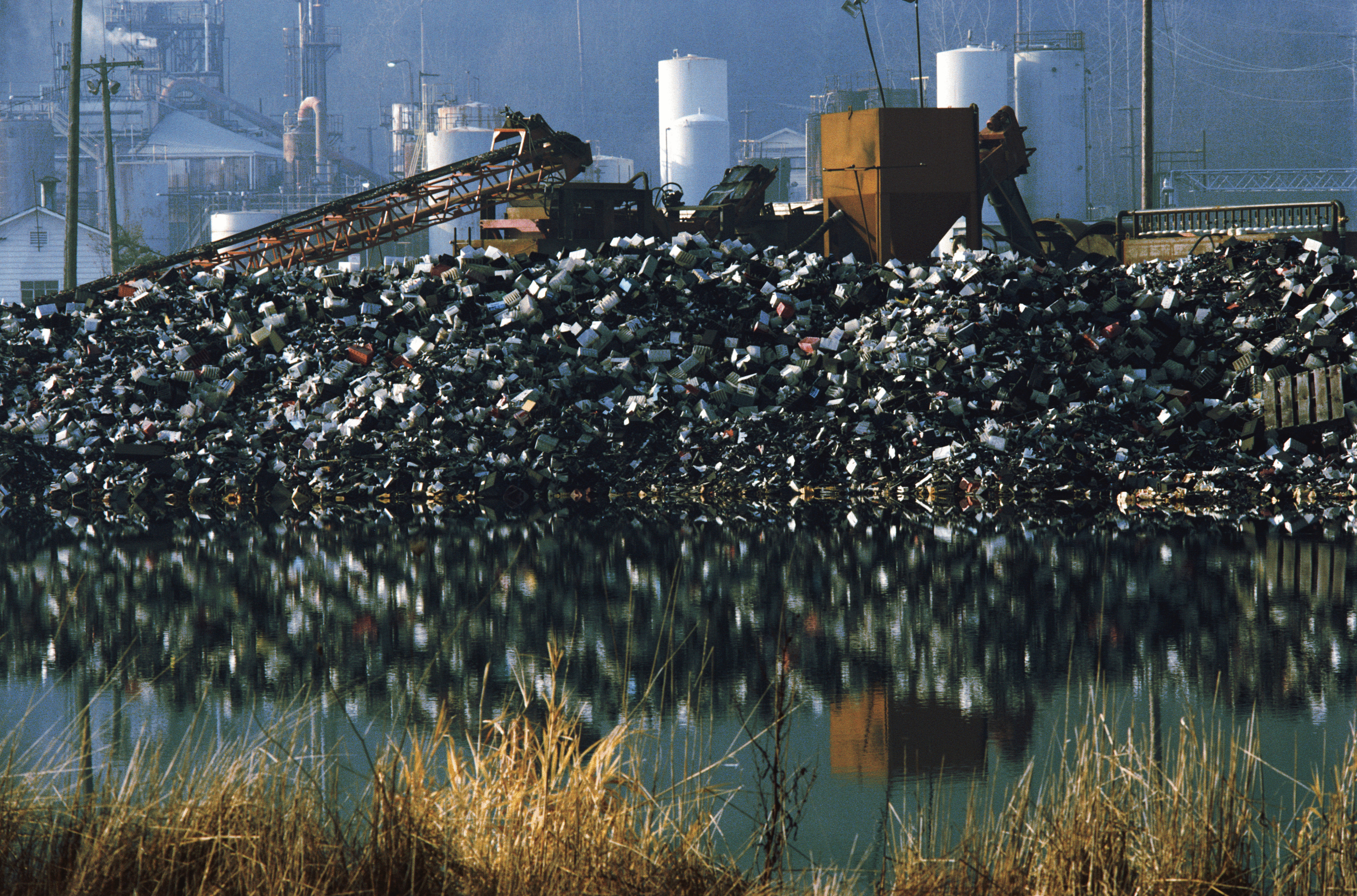 Пром отходы. Экологическая катастрофа. Экологические катастрова. Промышленные отходы.