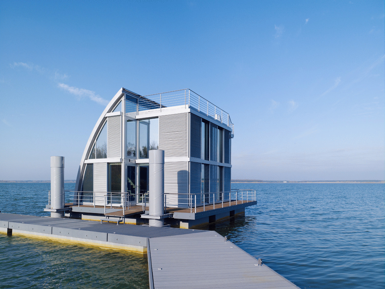 ТОП-3 плавающих домов или обзор водной недвижимости будущего 