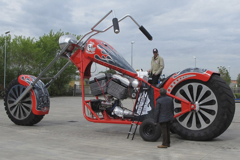 Собран самый большой мотоцикл в мире, на котором можно ездить