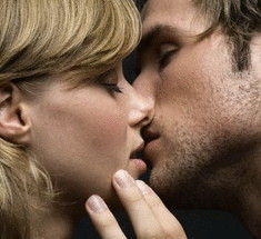 Почему во время поцелуя люди закрывают глаза?