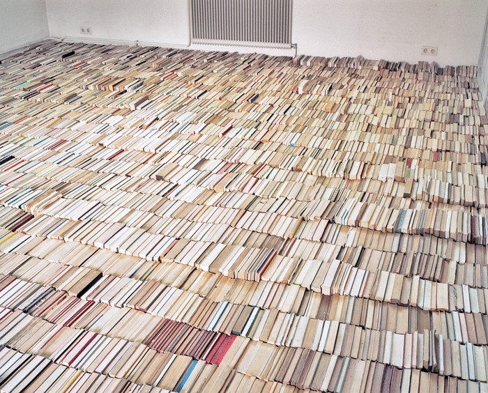Фундамент жизни. Инсталляция из 8 тысяч книг от Thomas Ehgartner