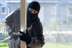 Эксперт: даже окна с базовой безопасностью могут защитить от проникновения в квартиру