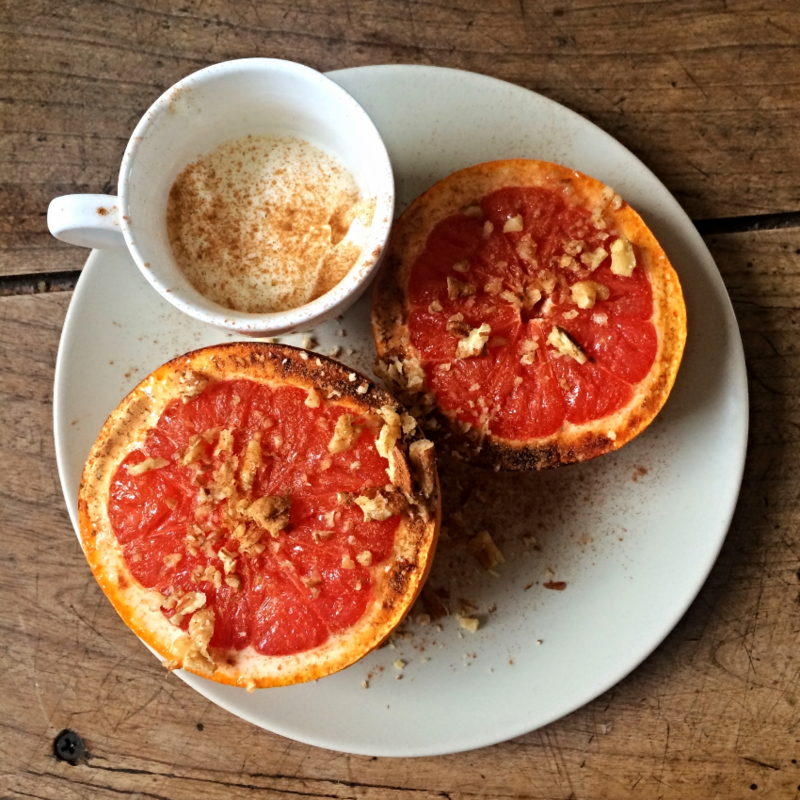 Печеный грейпфрут с медом и имбирем: Супер здоровый десерт!