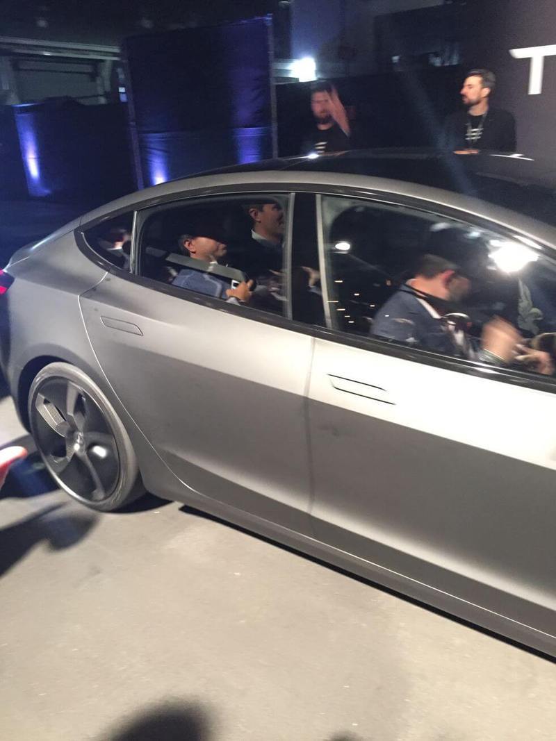 Официально представлена Tesla Model 3 
