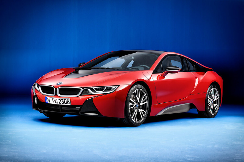 BMW анонсировала российские продажи гибрида i8 с лазерными фарами