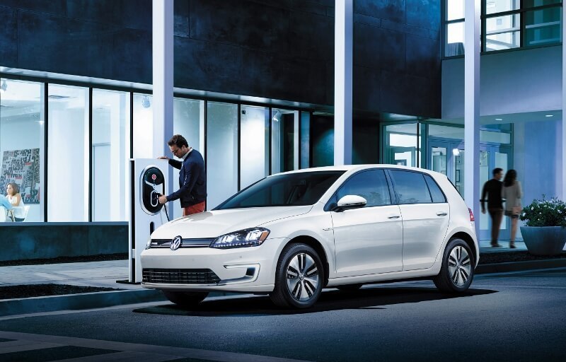 Volkswagen презентует инновационный гибридный Golf