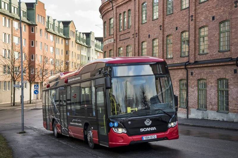 Scania вывела на тесты гибридный автобус с беспроводной зарядкой