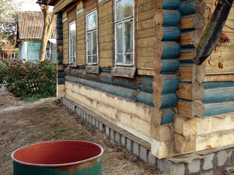 Ремонт деревянного дома: замена нижних венцов