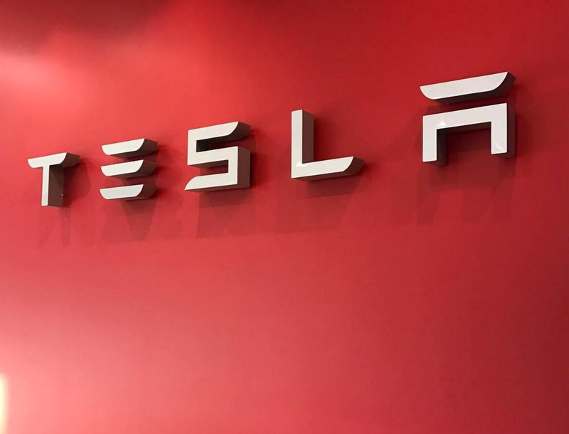 Элон Маск приоткрыл завесу тайны над электрическим грузовиком Tesla