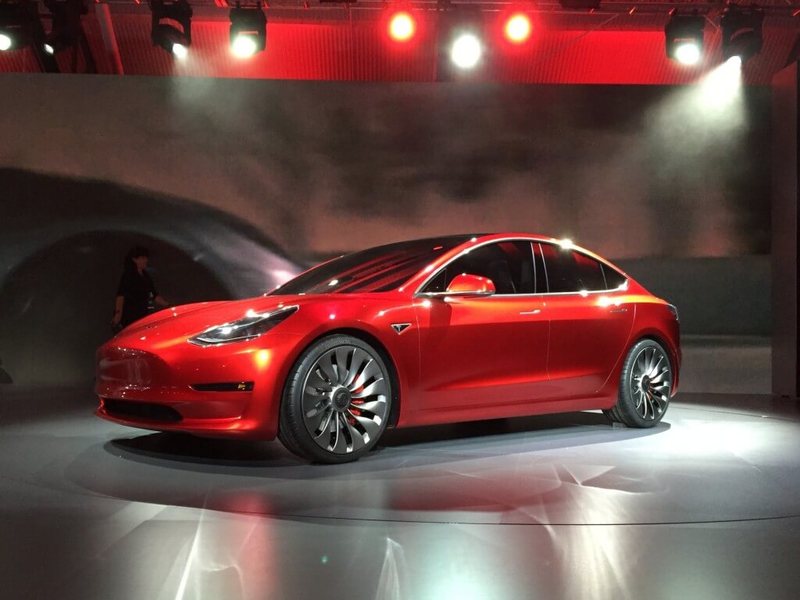 Новая Tesla Model 3 набирает «сотню» за 5,6 секунды