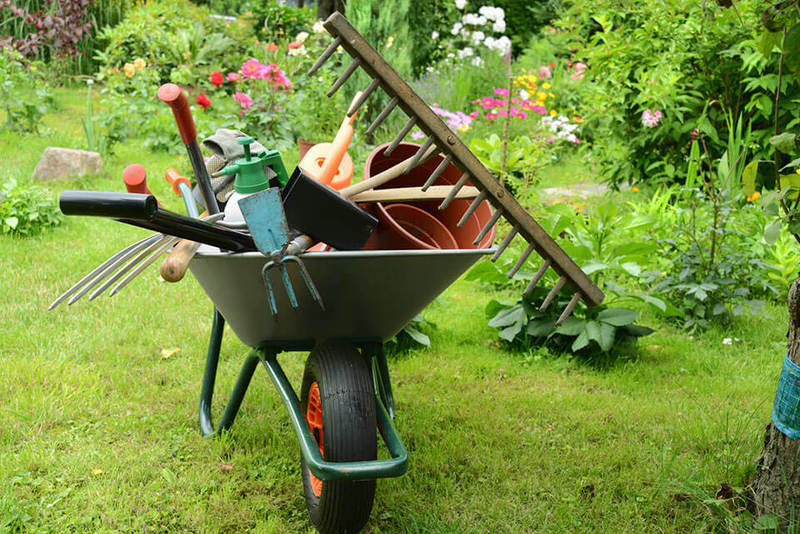 Идеи для хранения садового инвентаря и инструментов