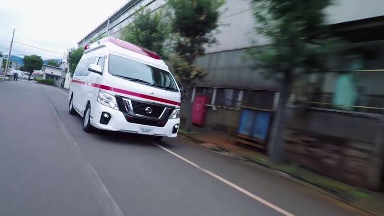 Nissan представил электрический рефрижератор и гибридную «скорую»