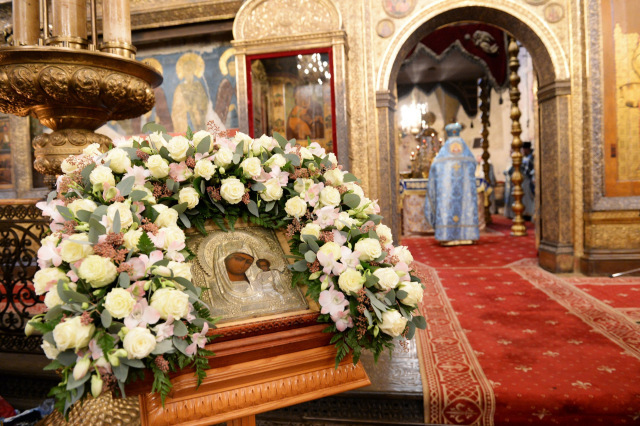 День Казанской иконы Божией Матери православная церковь празднует 4 ноября
