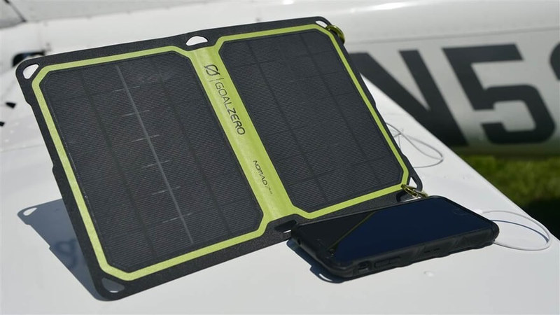 Прочная портативная солнечная панель Nomad для экстремальных условий