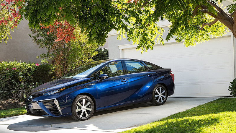 Toyota будет продавать 1 млн электромобилей в год
