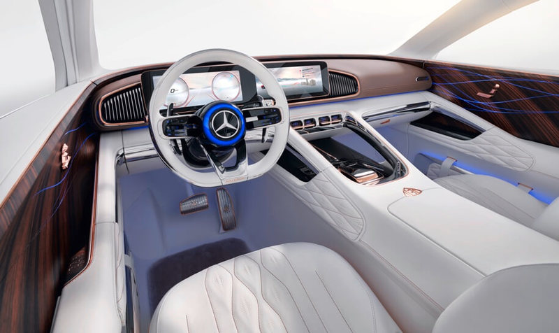 Кроссовер Mercedes-Maybach: четыре электромотора, голосовое управление и «золотые» кресла