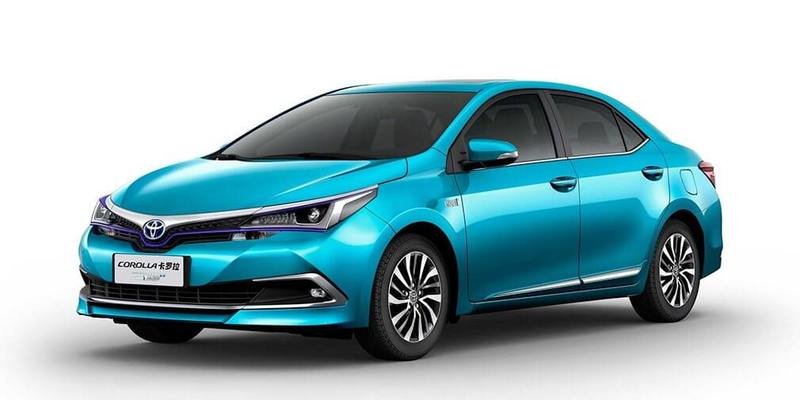 Седан Toyota Corolla перевели на гибридную тягу