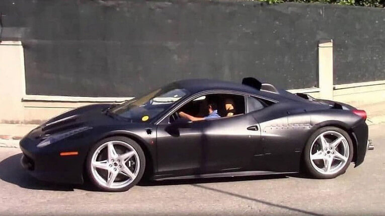 В Сети появились фотографии прототипа нового гибридного Ferrari