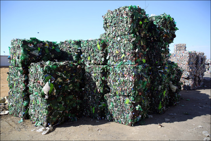 Говорящие контейнеры для мусора помогают сортировать отходы в Китае 