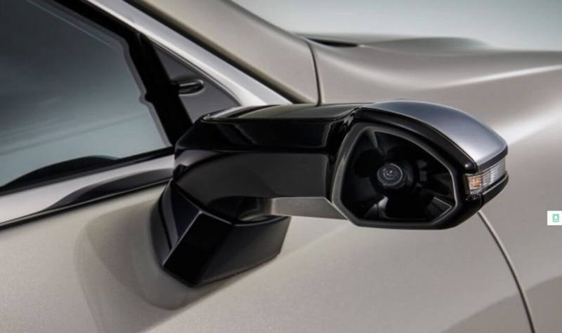 Lexus ES стал первым авто с камерами вместо зеркал