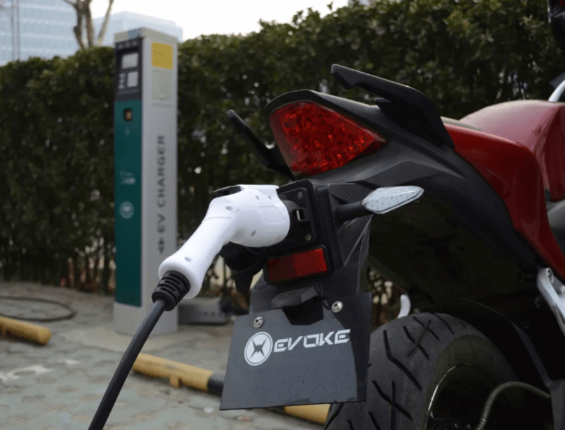 Новые батареи электромотоциклов Evoke заряжаются всего за 15 минут