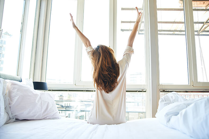 «Четверть часа»: 5 простых утренних упражнений для ленивых и занятых
