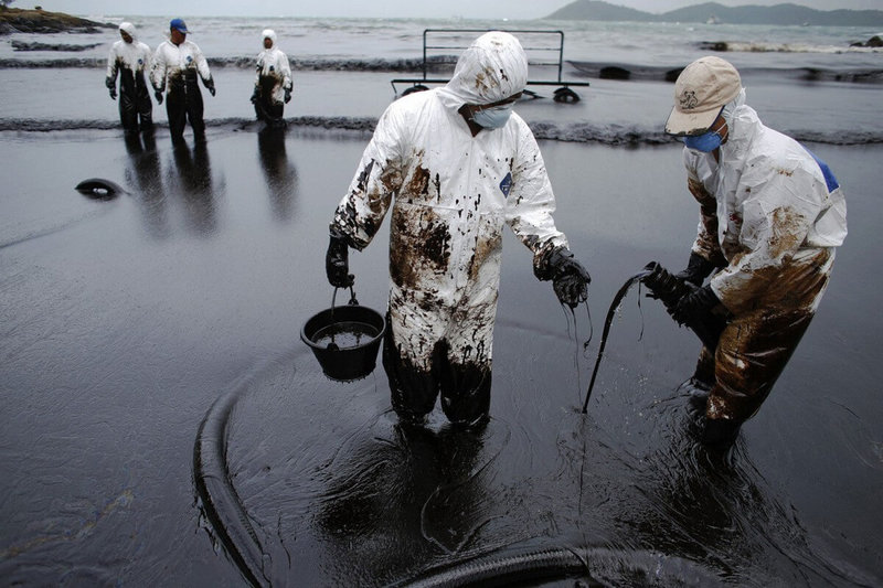 Российские ученые представят технологию очистки от нефти дна арктических морей