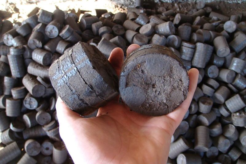 Уголь, дрова, топливные брикеты: чем топить твёрдотопливный котёл
