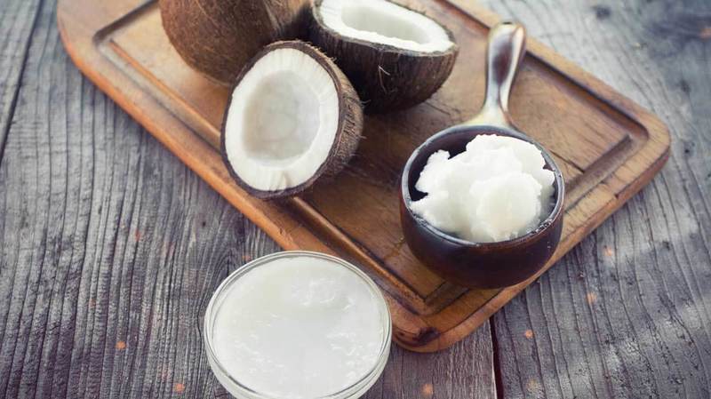 15 причин держать кокосовое масло под рукой в ванной комнате