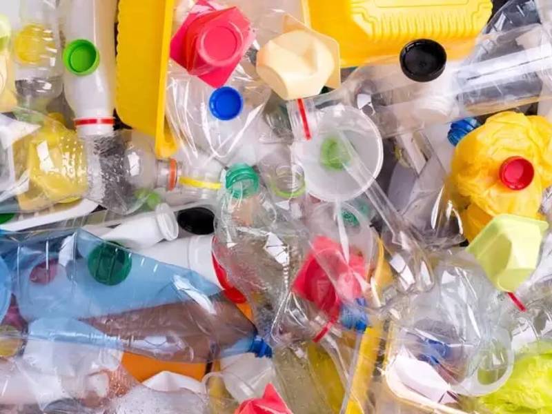 Новая технология переработки улучшает ПЭТ-пластик и заставляет его разлагаться быстрее