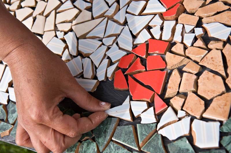 как выложить мозаику из битой плитки