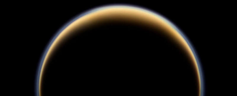Астрономы увидели на Титане огромную ледяную стену 