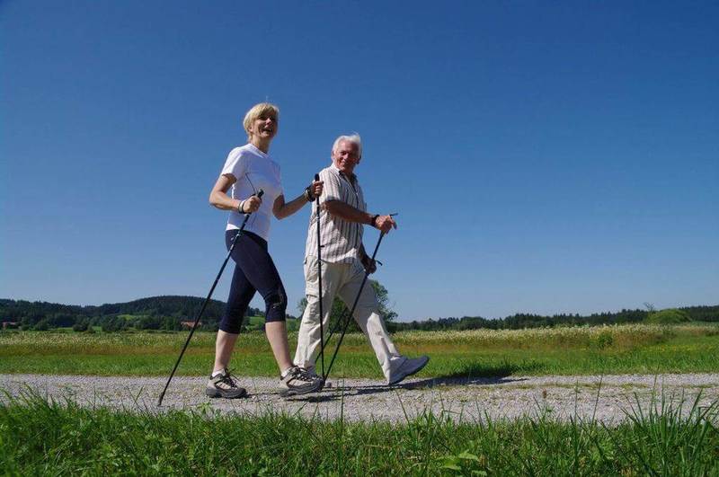  Скандинавская ходьба: Веские причины для ходьбы с палками