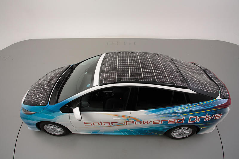Автомобили Toyota научились ездить на солнечной энергии