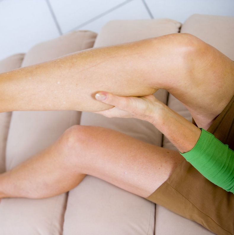 Ночные судороги ног: Отчего сводит ноги?