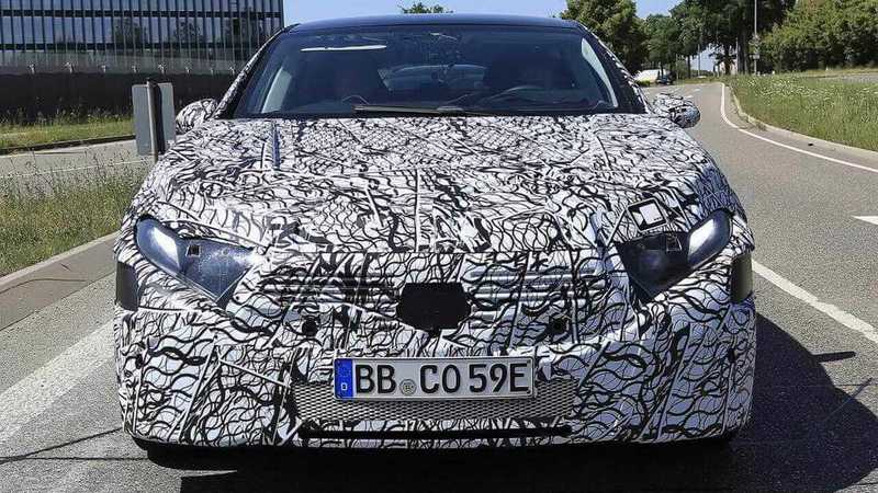 Электрический седан Mercedes EQS появится в 2022 году