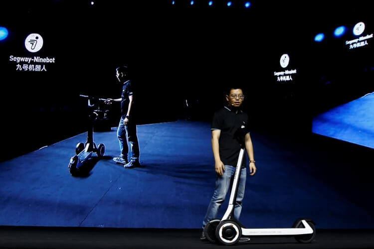Ninebot представила скутер, который самостоятельно отправляется на зарядную станцию